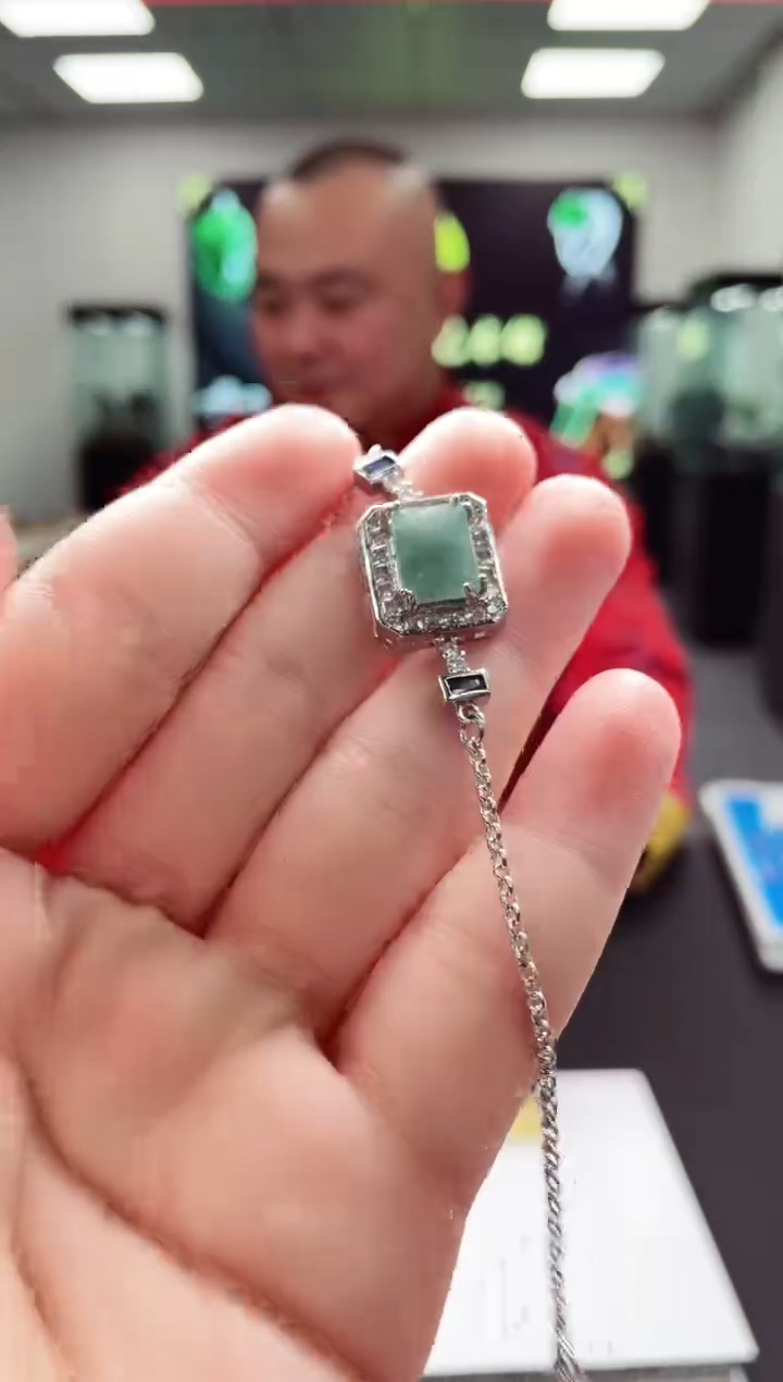 【闪购商品】翡翠吊坠(不含链)未镶嵌天然A货翡翠