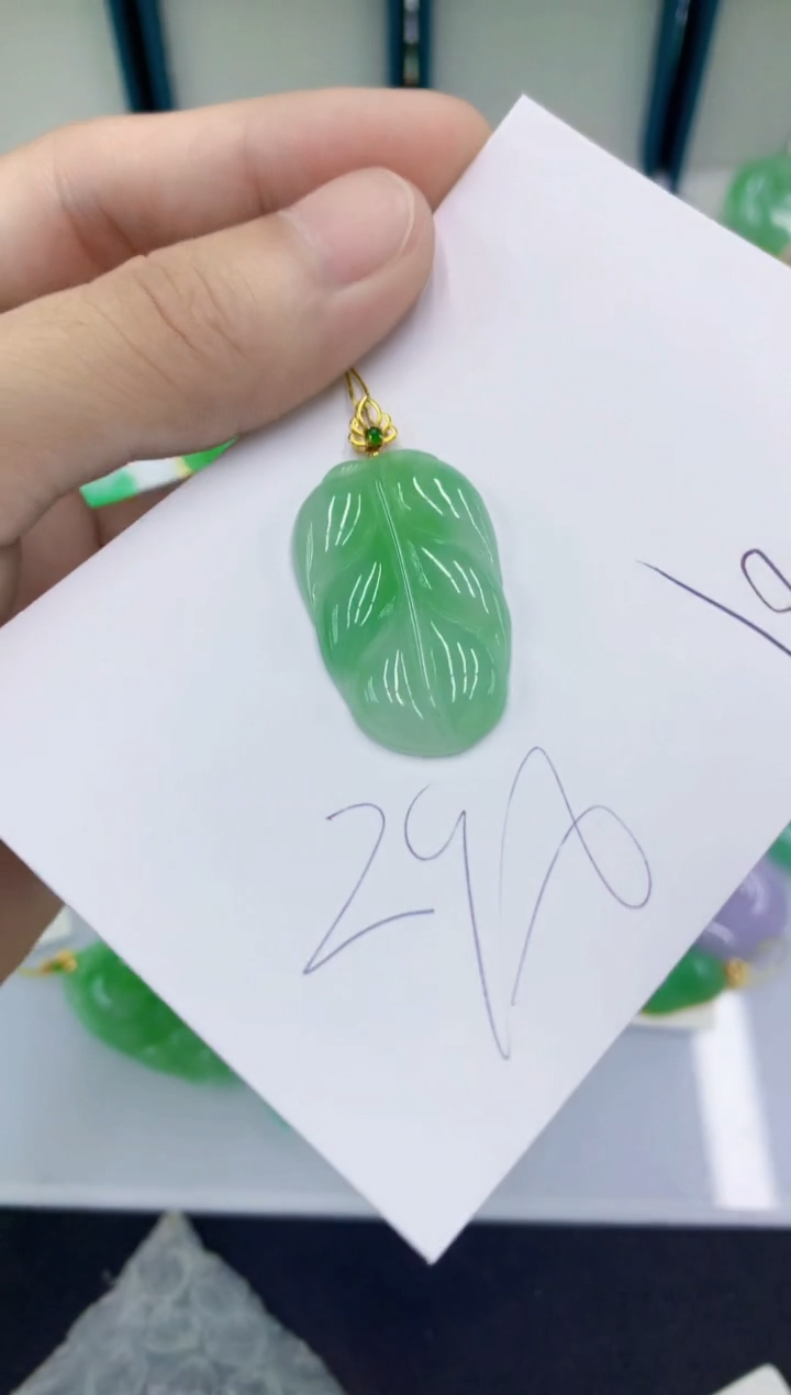 翡翠18K金镶嵌颈饰翡翠