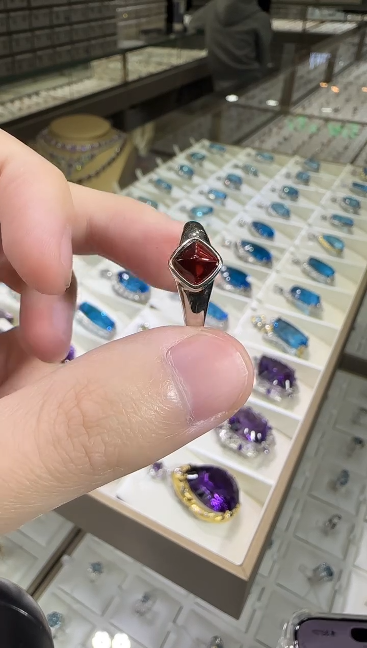 银S925镶嵌戒指石榴石（芬达石）糖塔6mm
