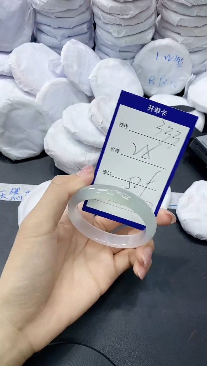 玛瑙/玉髓手镯未镶嵌333