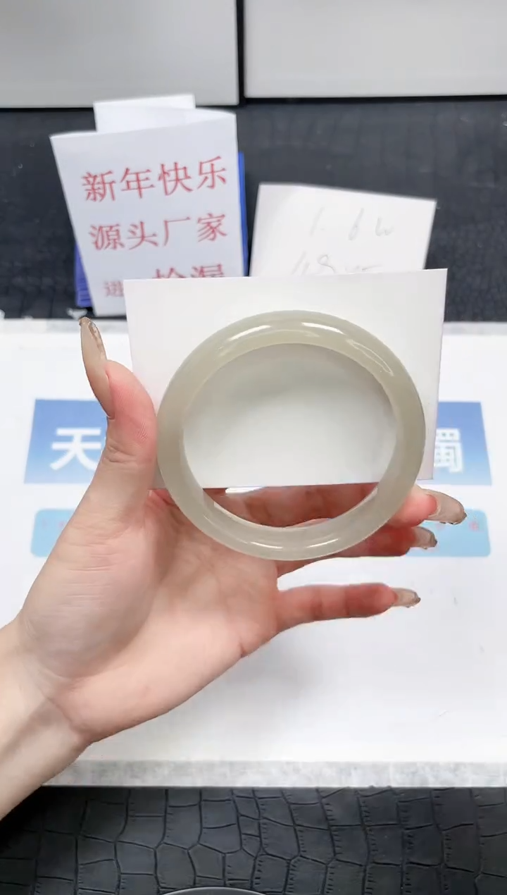 【闪购商品】石英质玉手镯未镶嵌T109-62.8