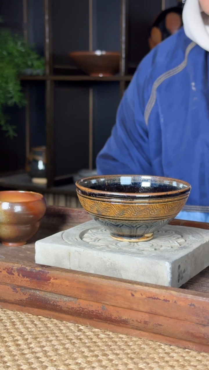 平阳窑手作黑釉水波纹刻花盏