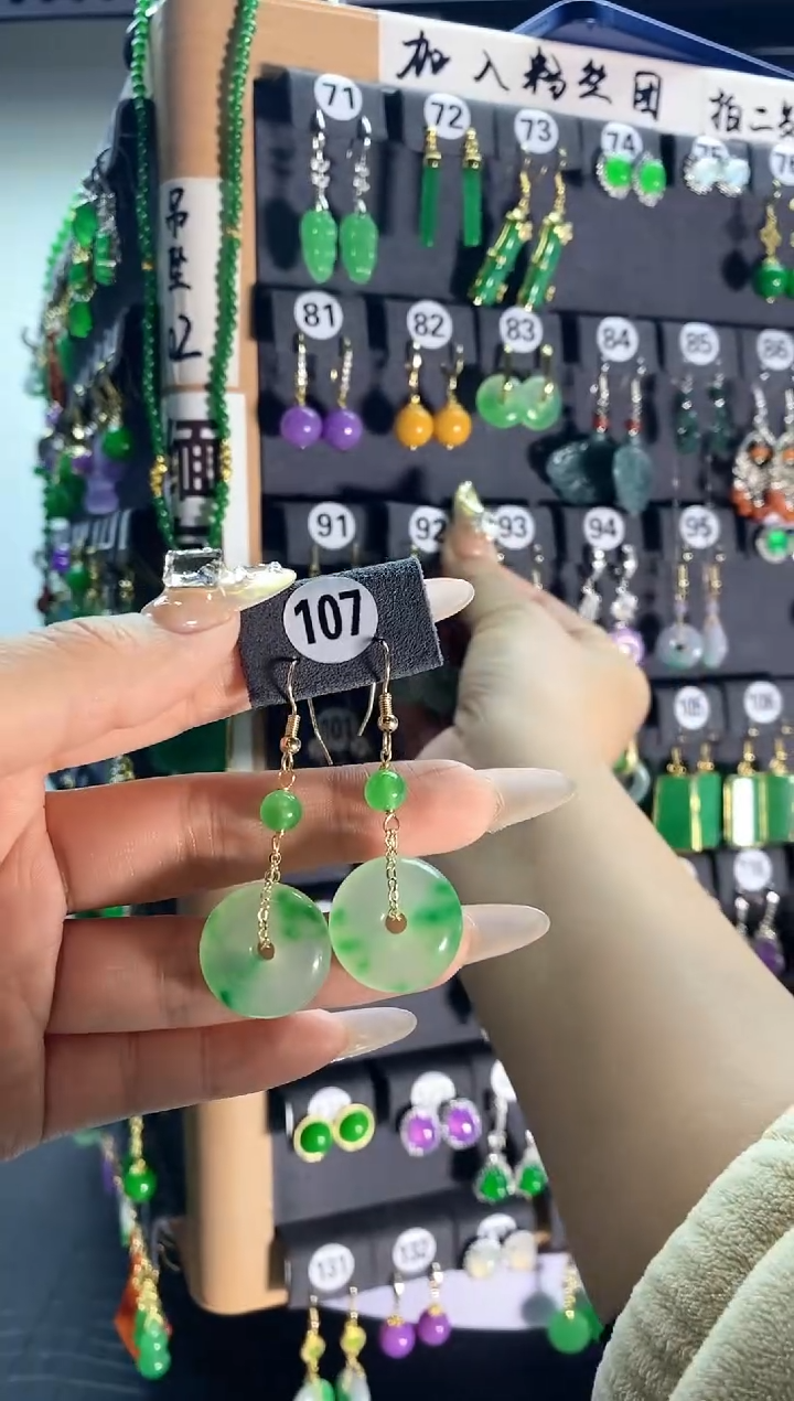 【闪购商品】翡翠耳饰银S925镶嵌107...