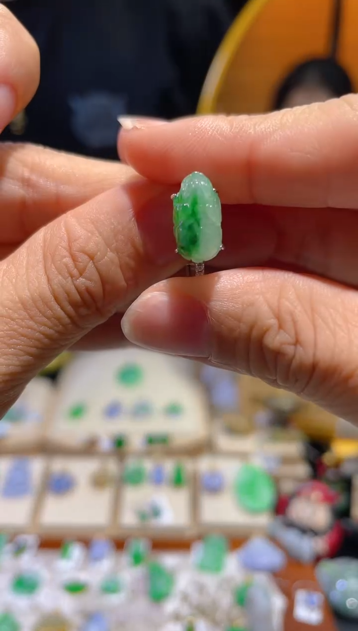 【闪购商品】翡翠颈饰未镶嵌假一赔三