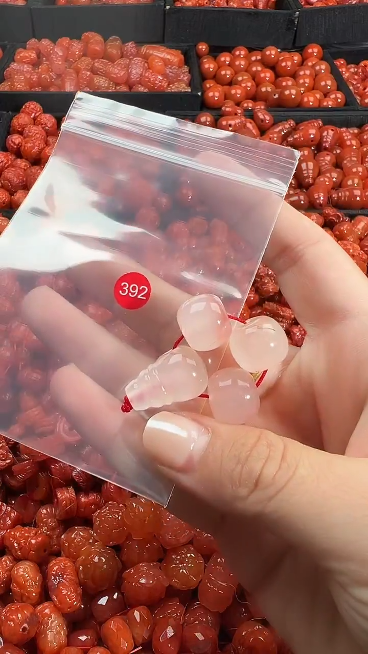 颈饰未镶嵌南红玛瑙1