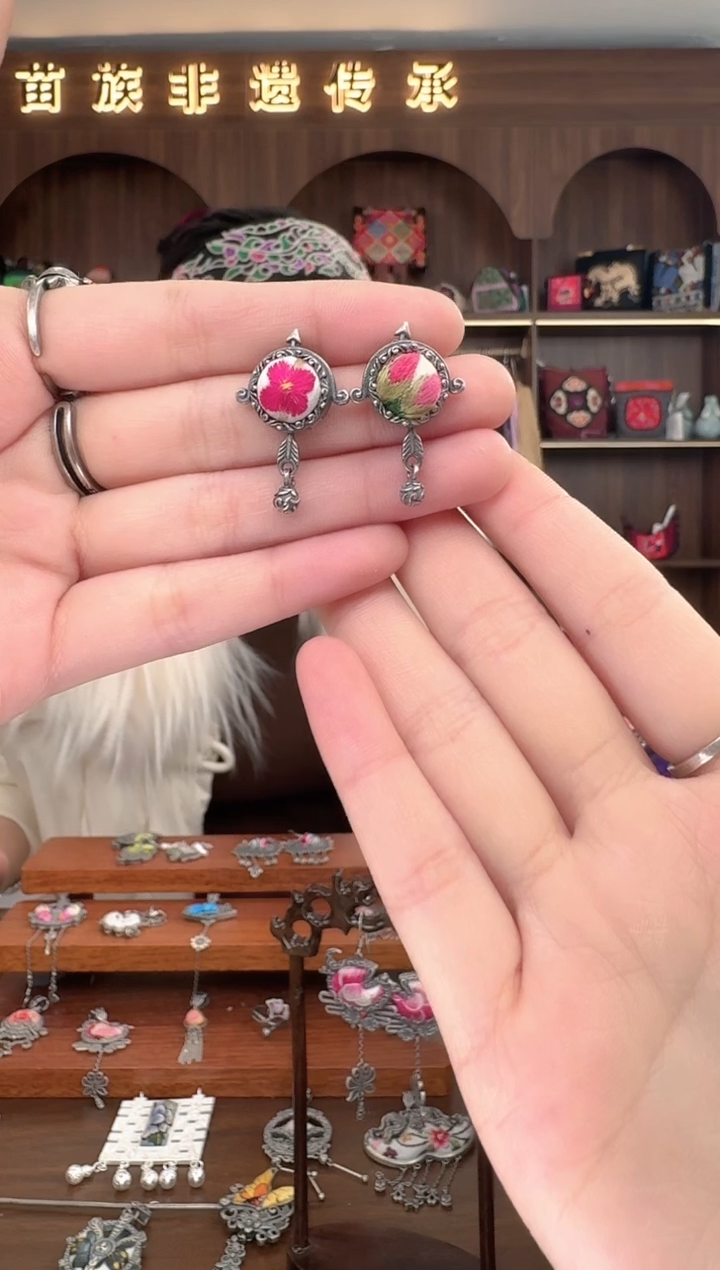 【闪购商品】织绣扶光苗绣传承51