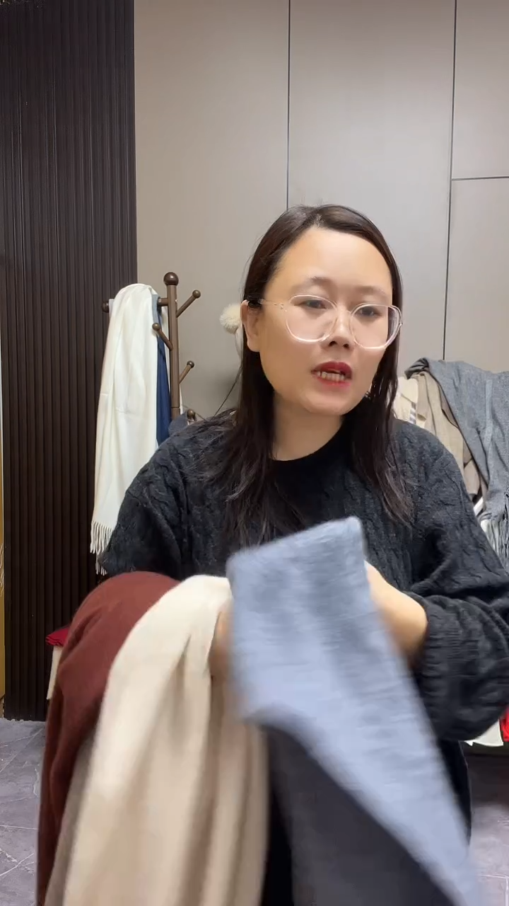 羊绒大三角巾灰色