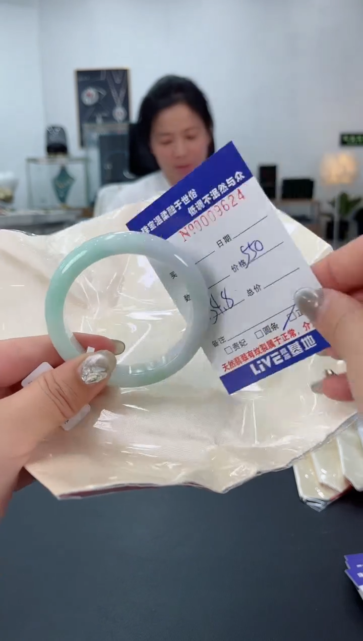 【闪购商品】翡翠手镯未镶嵌天然翡翠A货