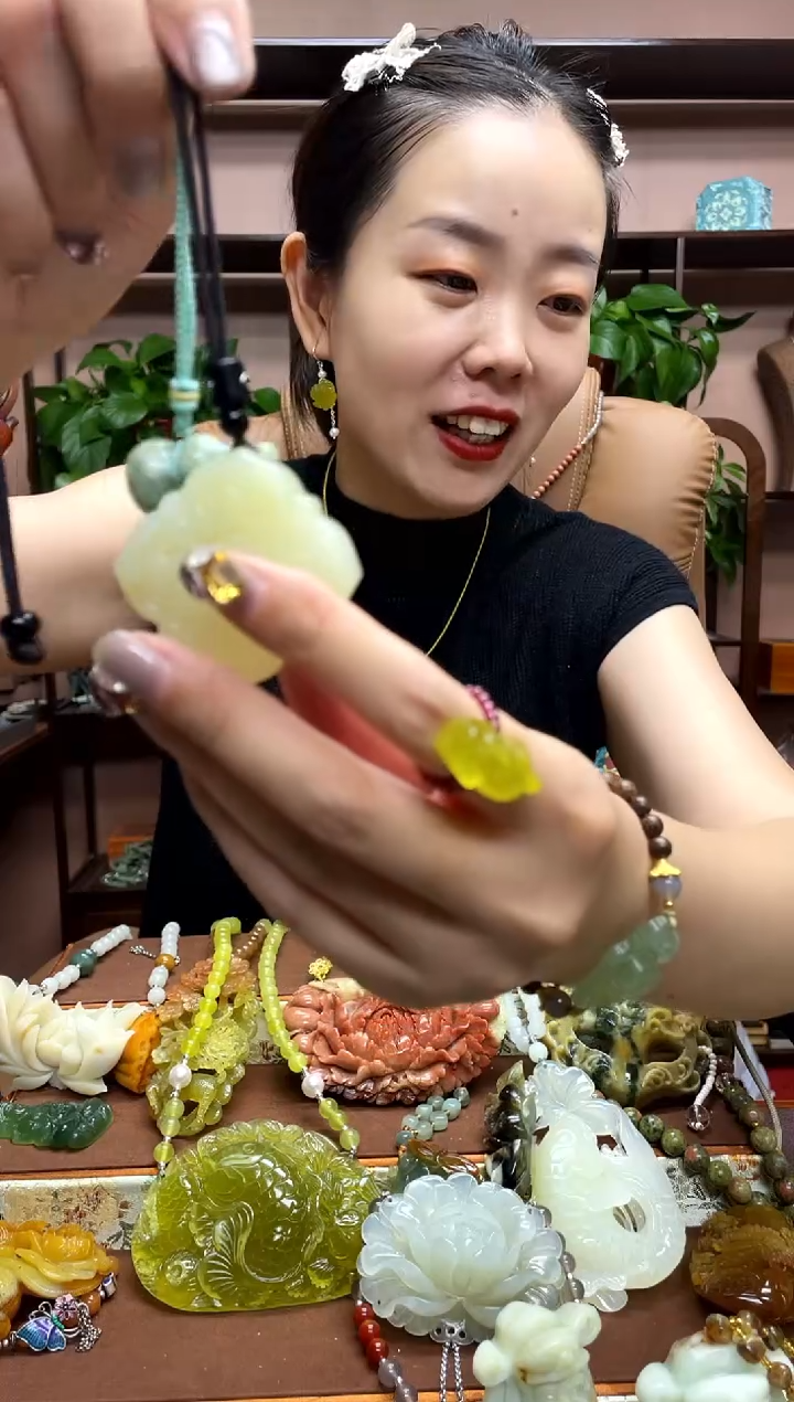 未镶嵌岫玉吊坠·