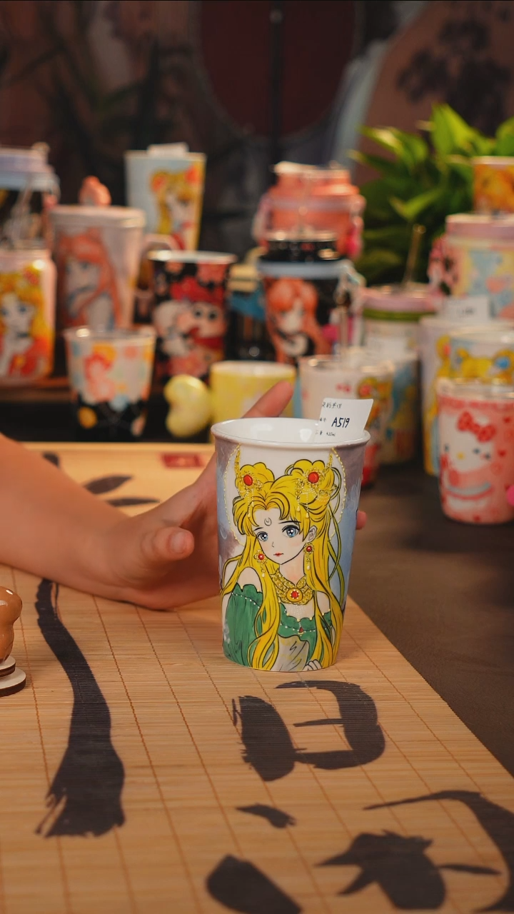 景德镇手工手绘美少女杯