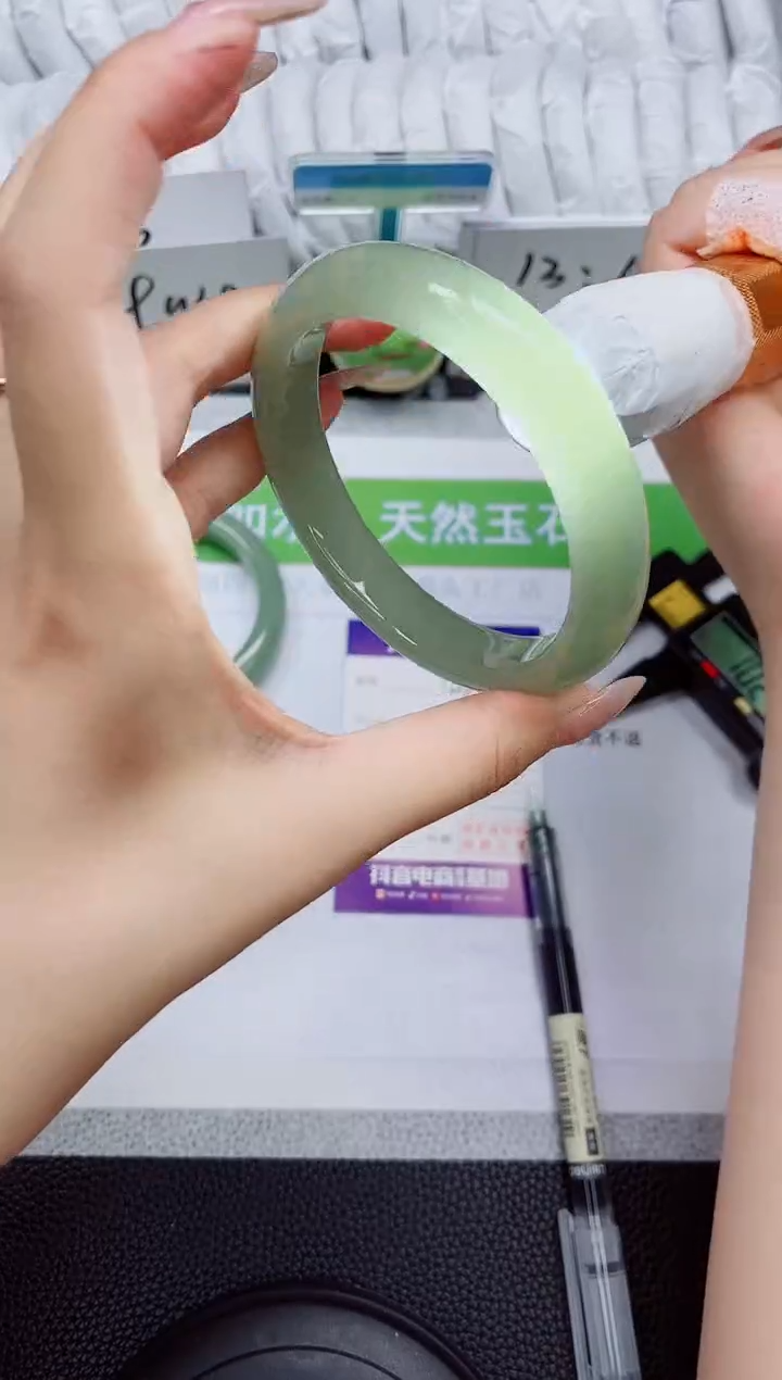 石英质玉手镯未镶嵌140-64.5