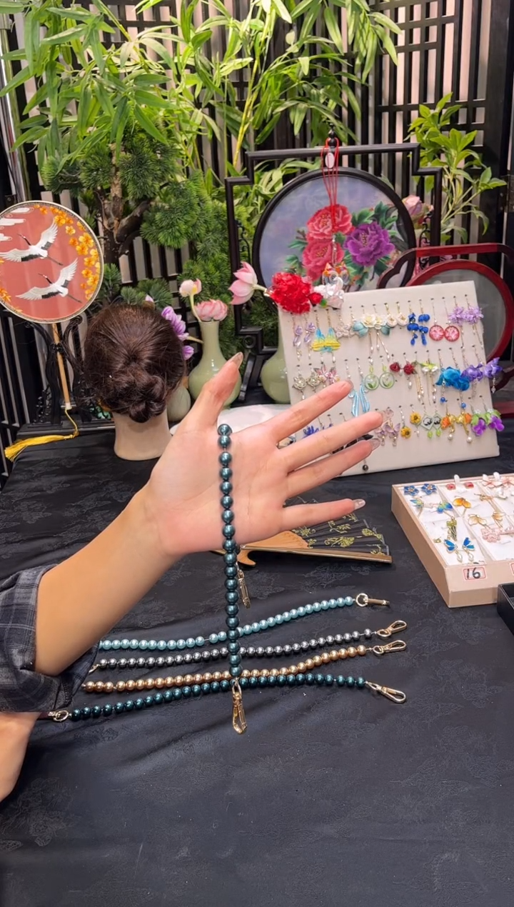 织绣兔*呀非遗苏绣手工饰品