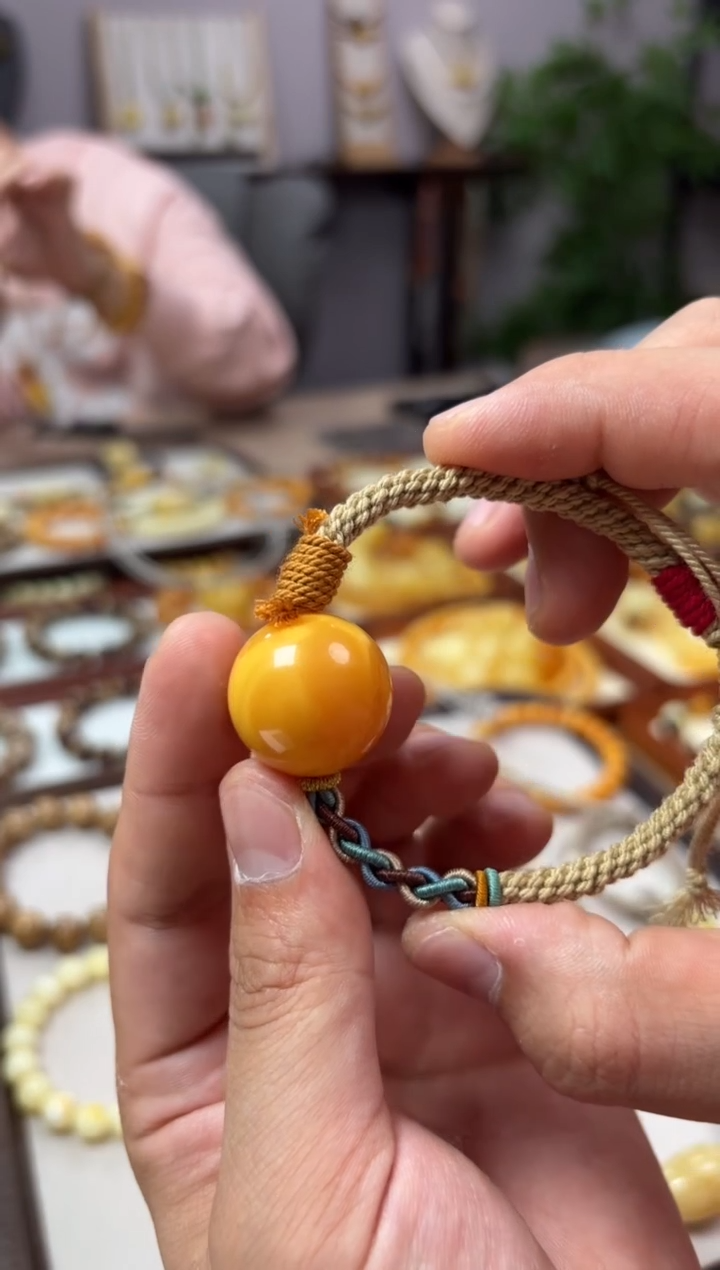 【闪购商品】琥珀裸石未镶嵌手绳
