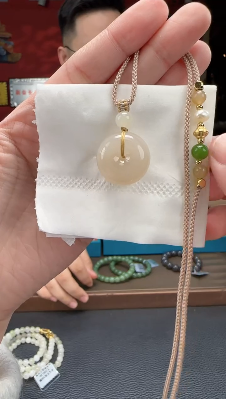 【闪购商品】和田玉颈饰未镶嵌藕粉平安扣