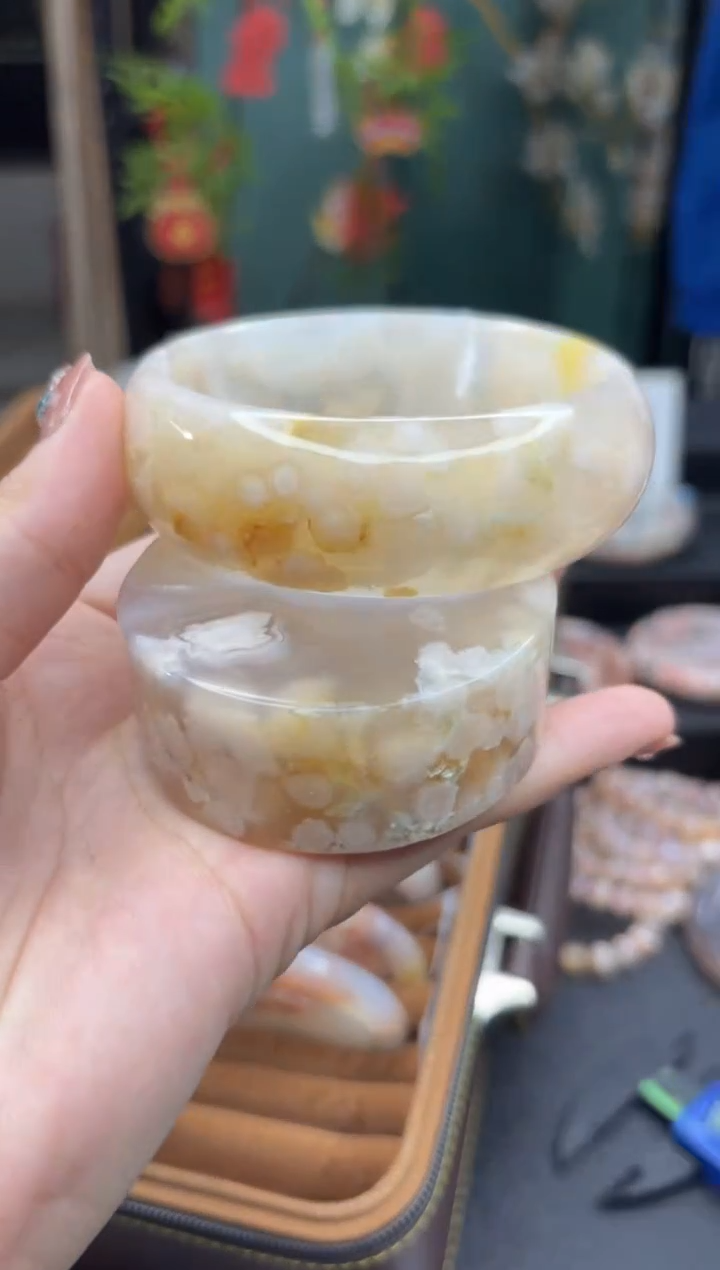 【闪购商品】石英质玉手镯未镶嵌240（63圈赠送镯心））