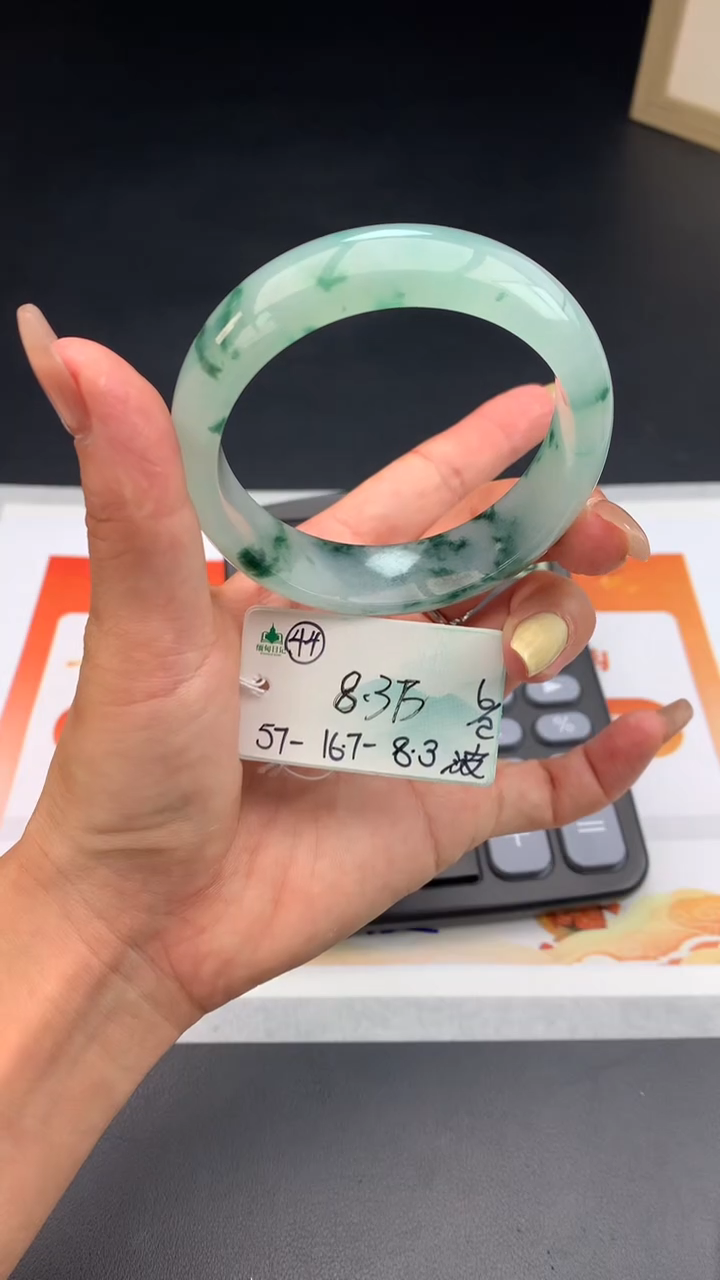 【闪购商品】翡翠手镯未镶嵌 #情人节#送礼，下单联系客服核对地址~