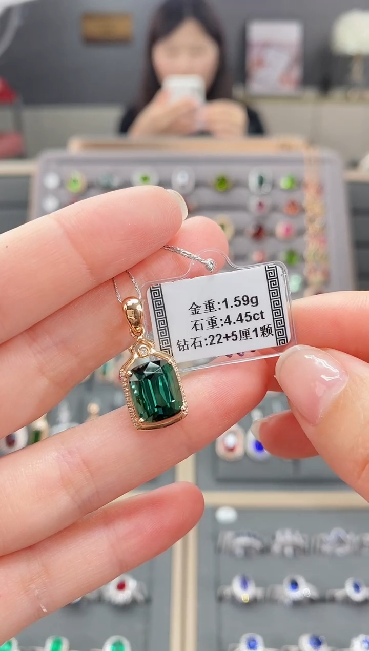 【闪购商品】碧玺颈饰18K金镶嵌4.45   
