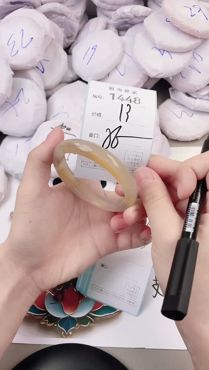 玛瑙/玉髓手镯未镶嵌1448