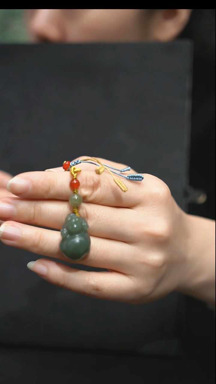 颈饰未镶嵌和田玉猪