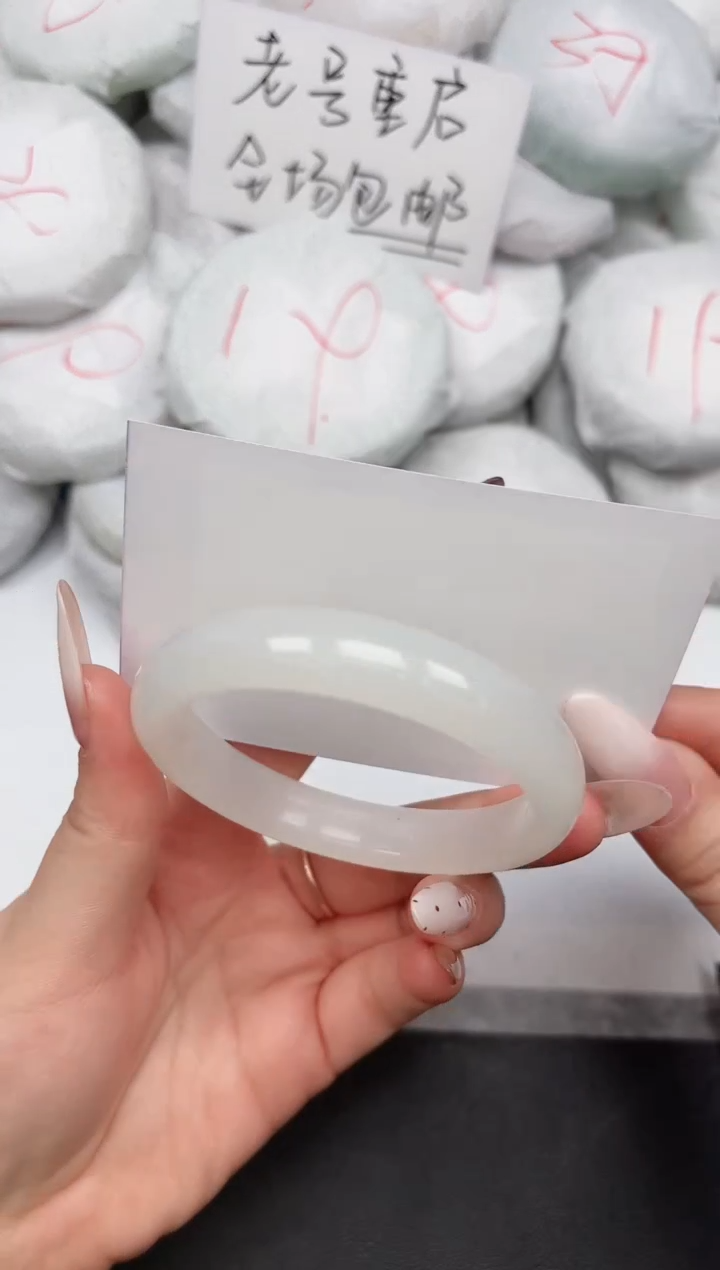 未镶嵌手镯石英质玉278/58.2