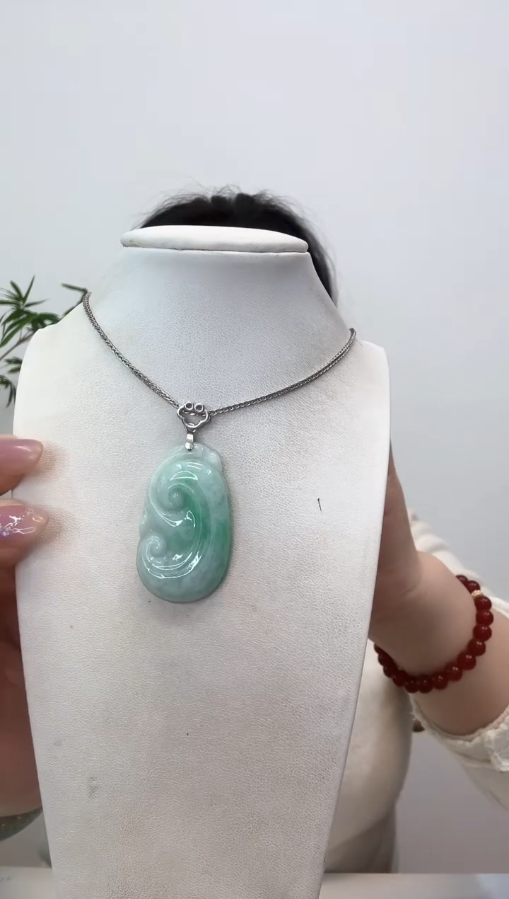 【闪购商品】翡翠吊坠(赠链)未镶嵌如意