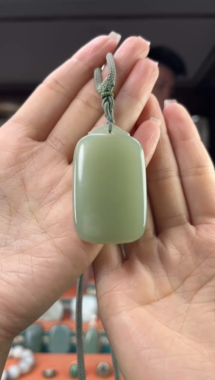 颈饰未镶嵌和田玉佩佩