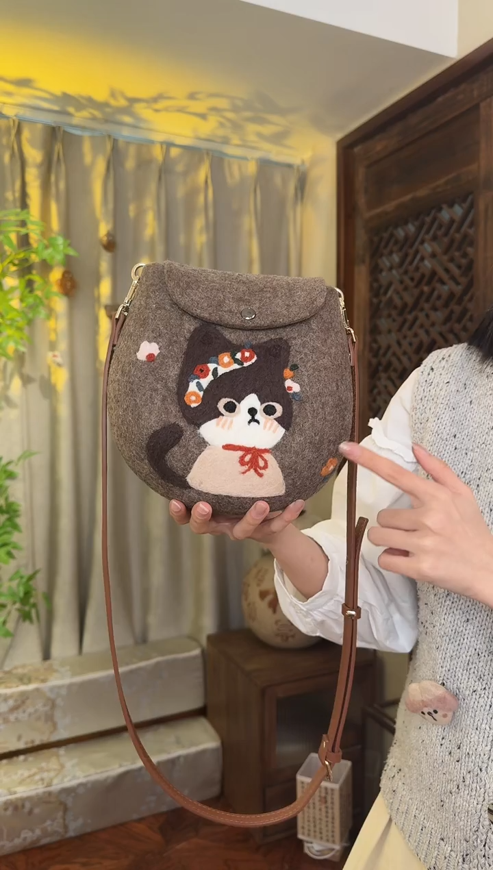 羊毛非遗纯手工包  蛋蛋包花环猫咪