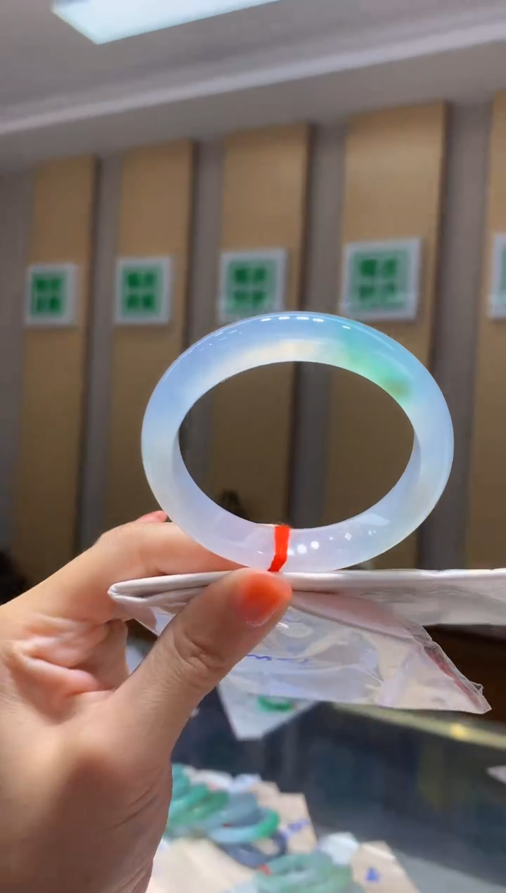 翡翠手镯未镶嵌-Q137 圈口52.4