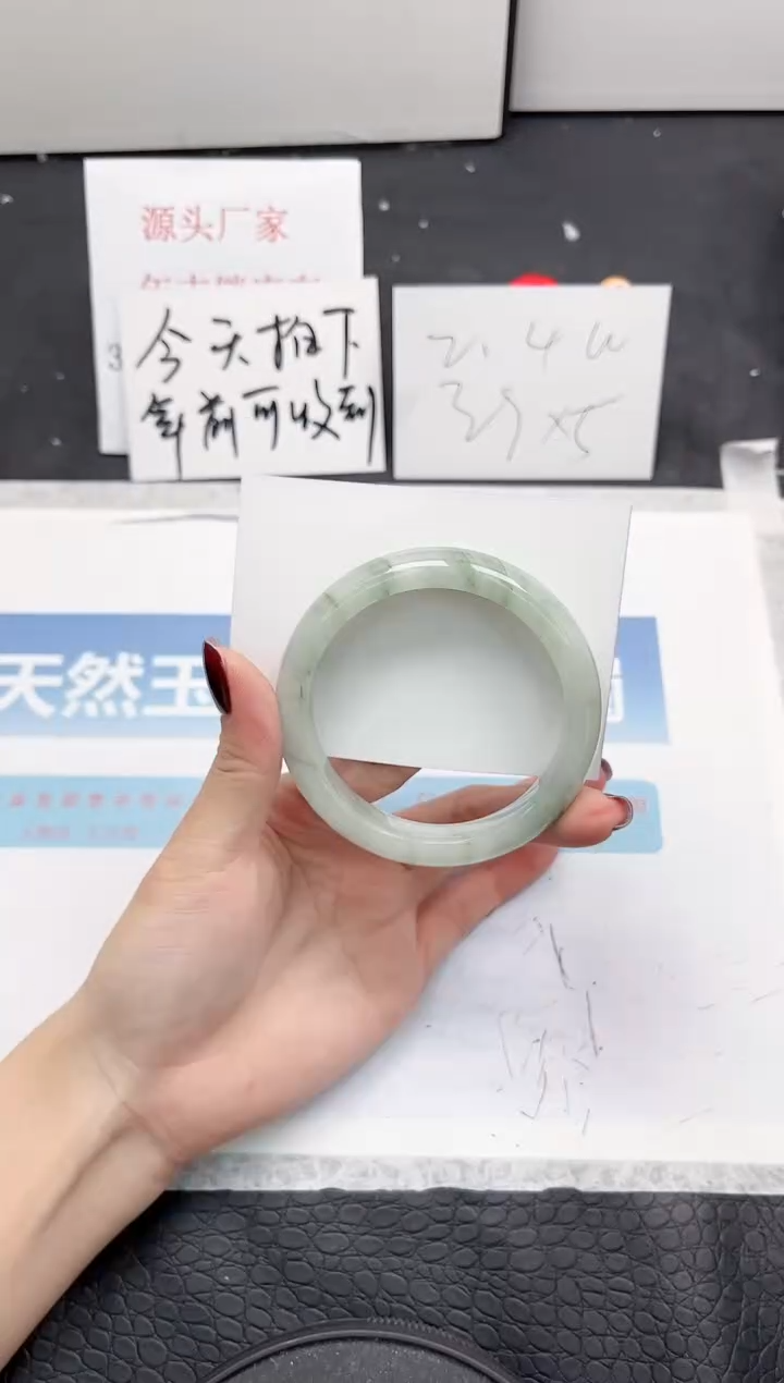 【闪购商品】石英质玉手镯未镶嵌269-58.3