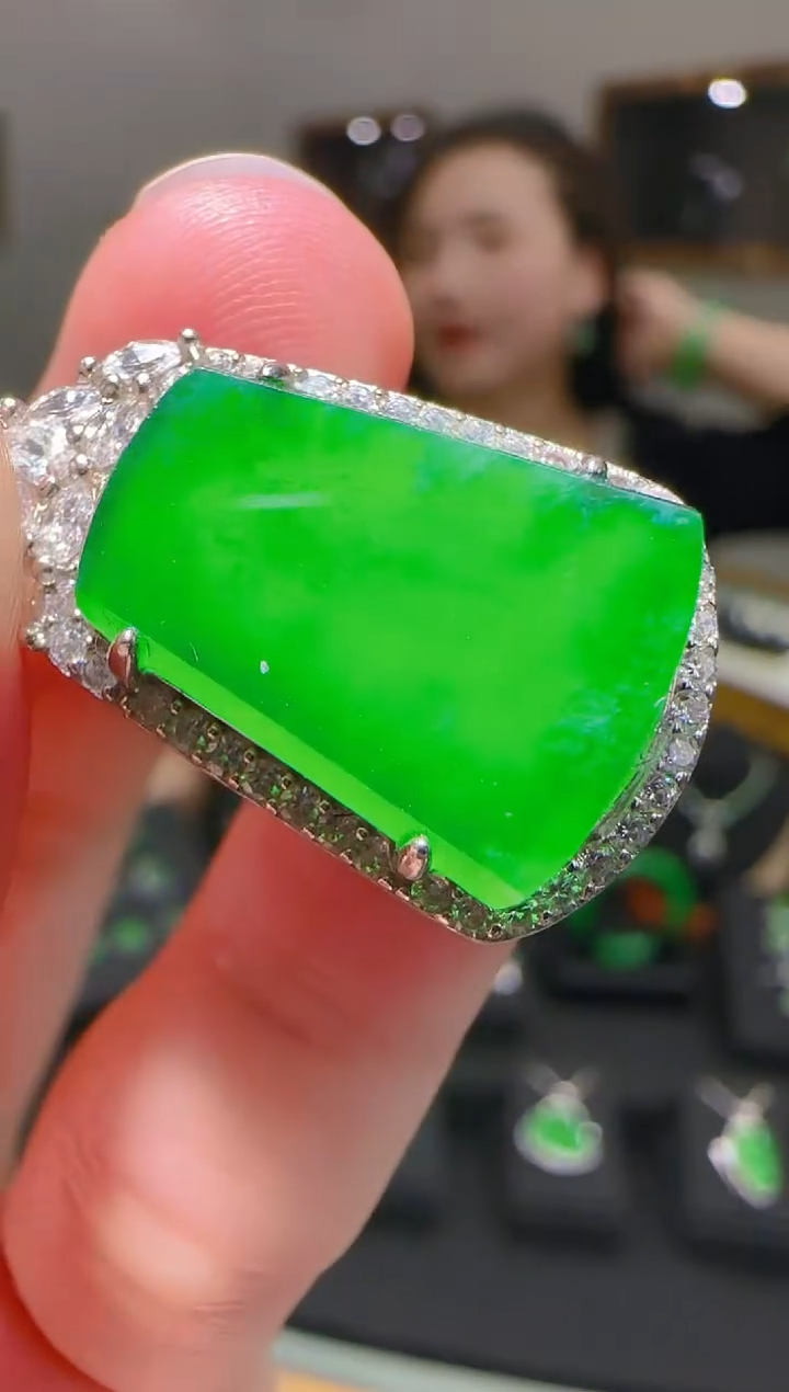 【闪购商品】翡翠吊坠(不含链)银S925镶嵌天然翡翠A货多样性发一件