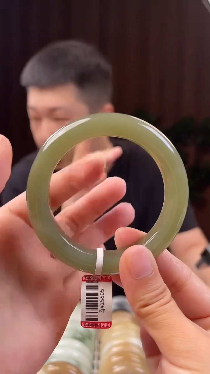 和田玉手镯未镶嵌57+圈口605