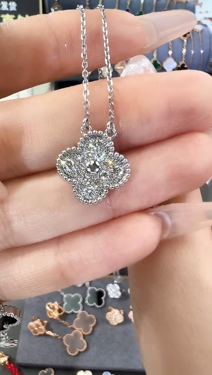 【闪购商品】钻石颈饰18K金镶嵌K白项链