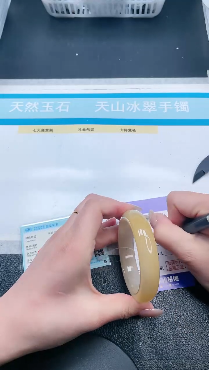 【闪购商品】石英质玉手镯未镶嵌21V417-58