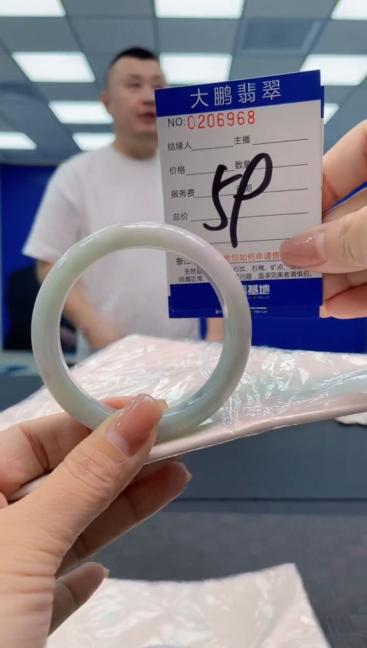 翡翠手镯未镶嵌AAAAAAAA