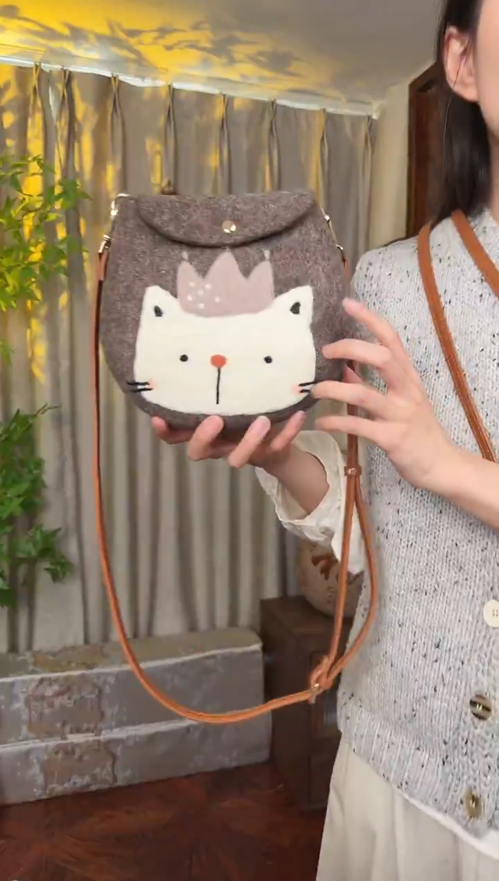 羊毛非遗羊毛毡包  蛋蛋包猫咪王子