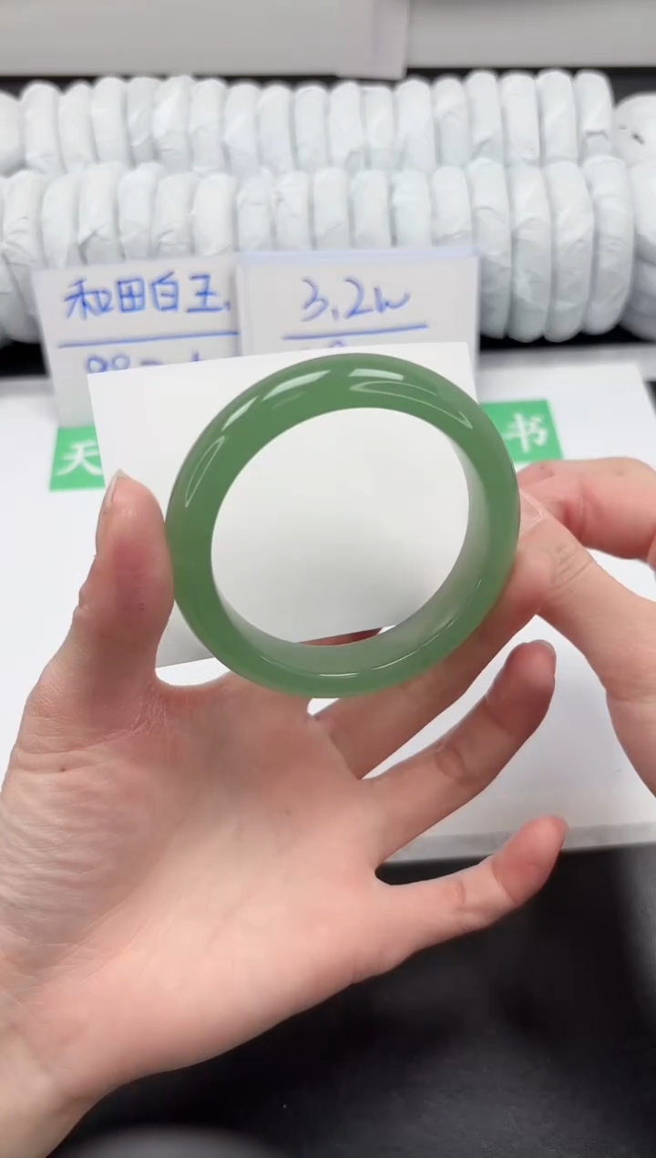 【闪购商品】石英质玉手镯未镶嵌184-56.7