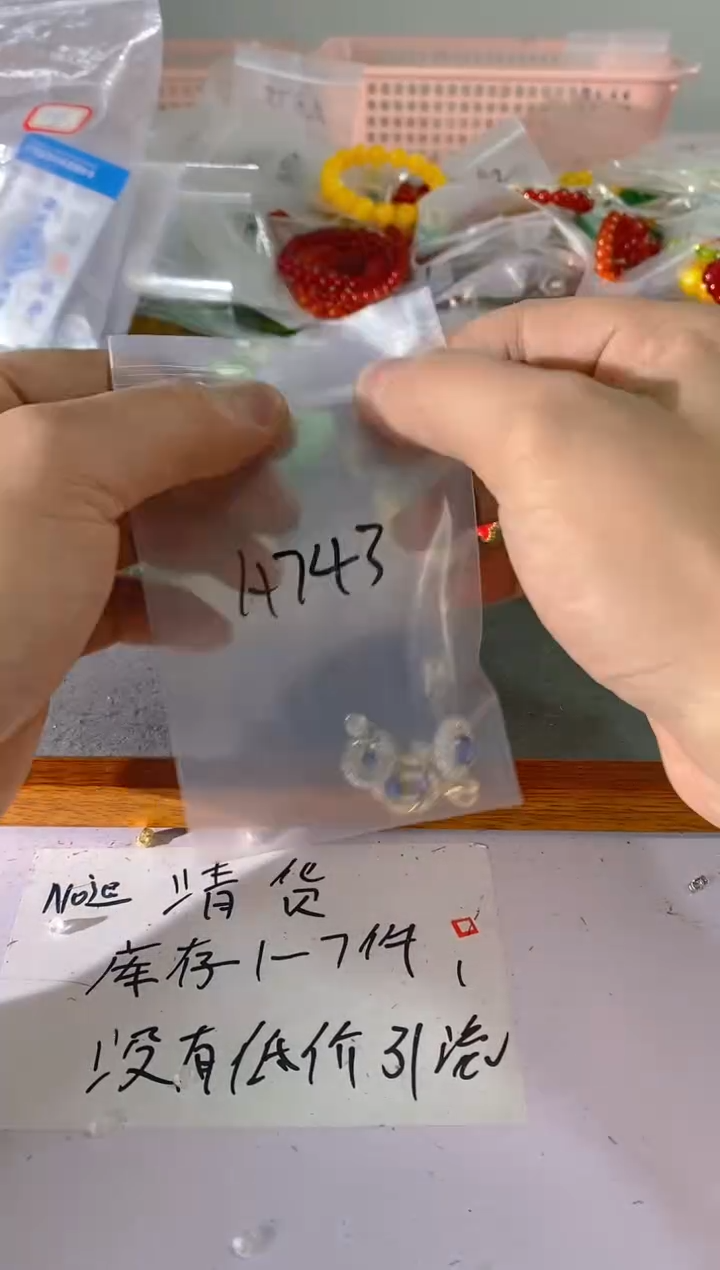 【闪购商品】水晶颈饰银S925镶嵌743红宝，蓝宝，多样性发一件赠链