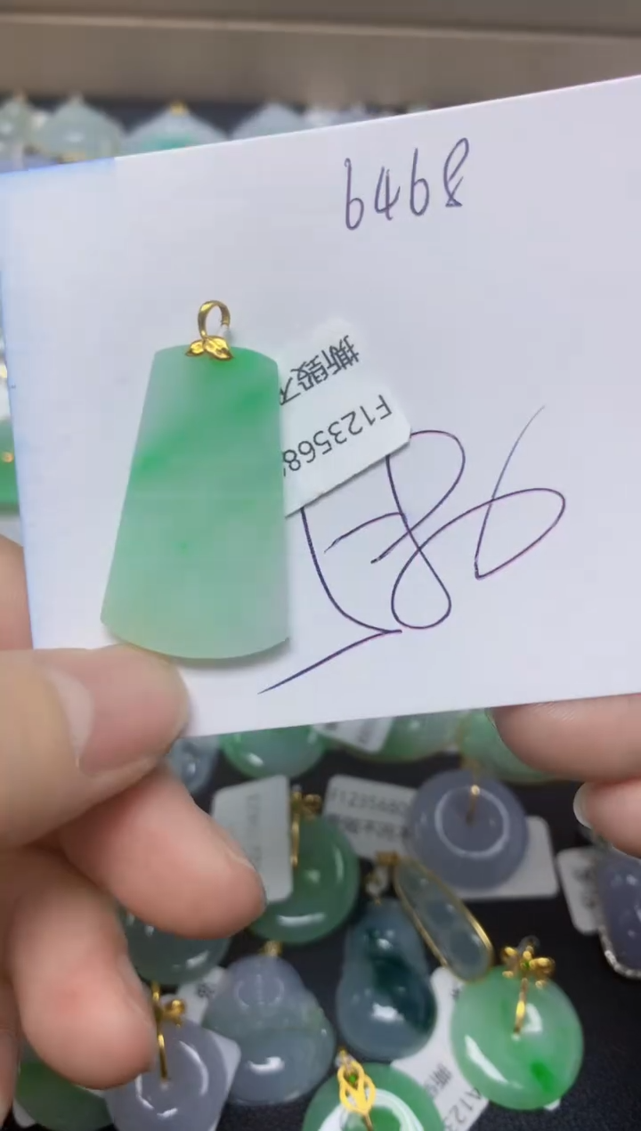 【闪购商品】翡翠18K金镶嵌挂件天然翡翠A货