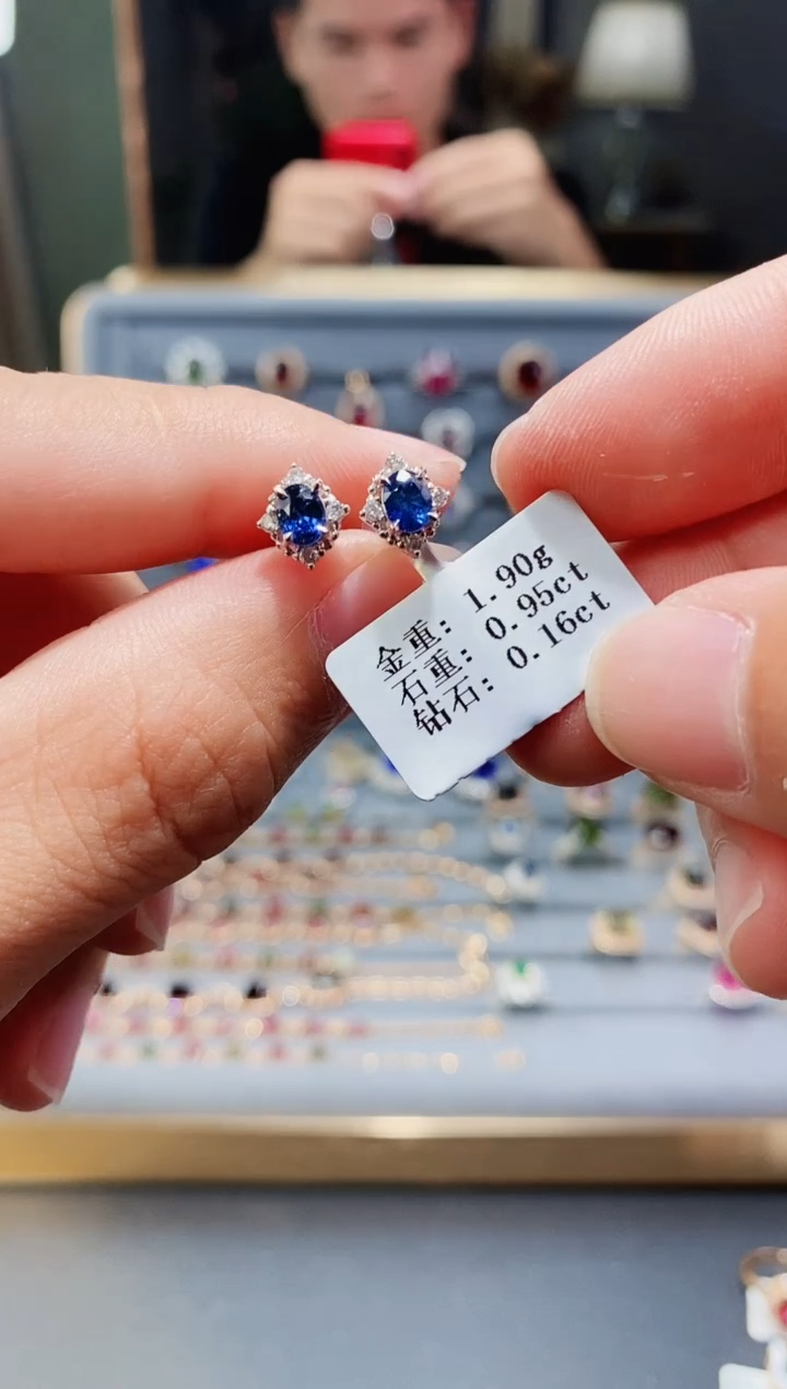 蓝宝石耳饰铂Pt950镶嵌0.95.