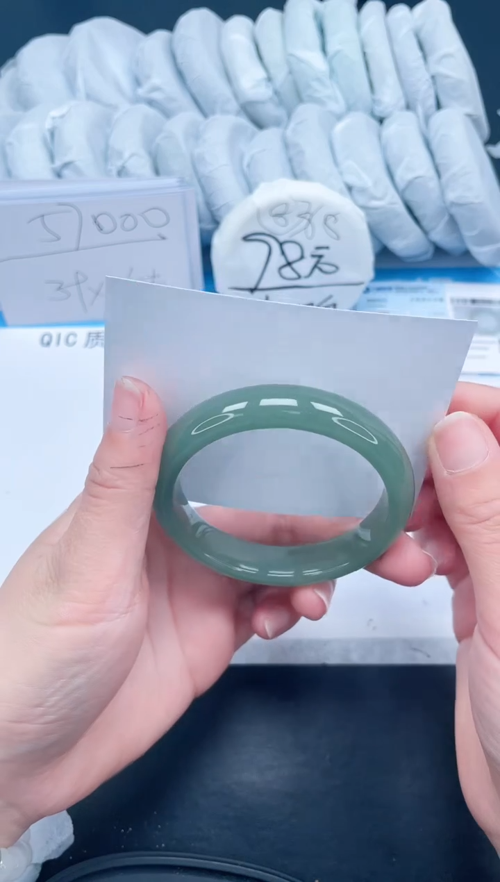 【闪购商品】石英质玉手镯未镶嵌327-56.5