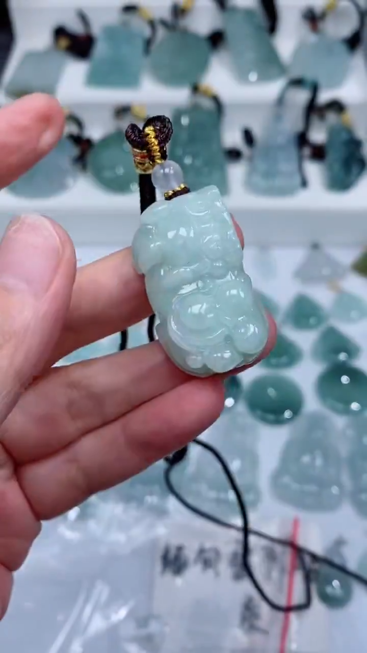 颈饰未镶嵌翡翠吊坠