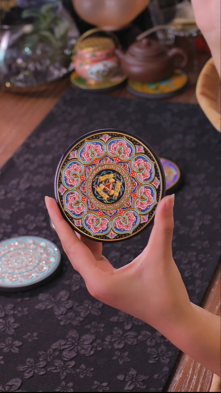 壹藏贰宝三兔图案杯垫一片