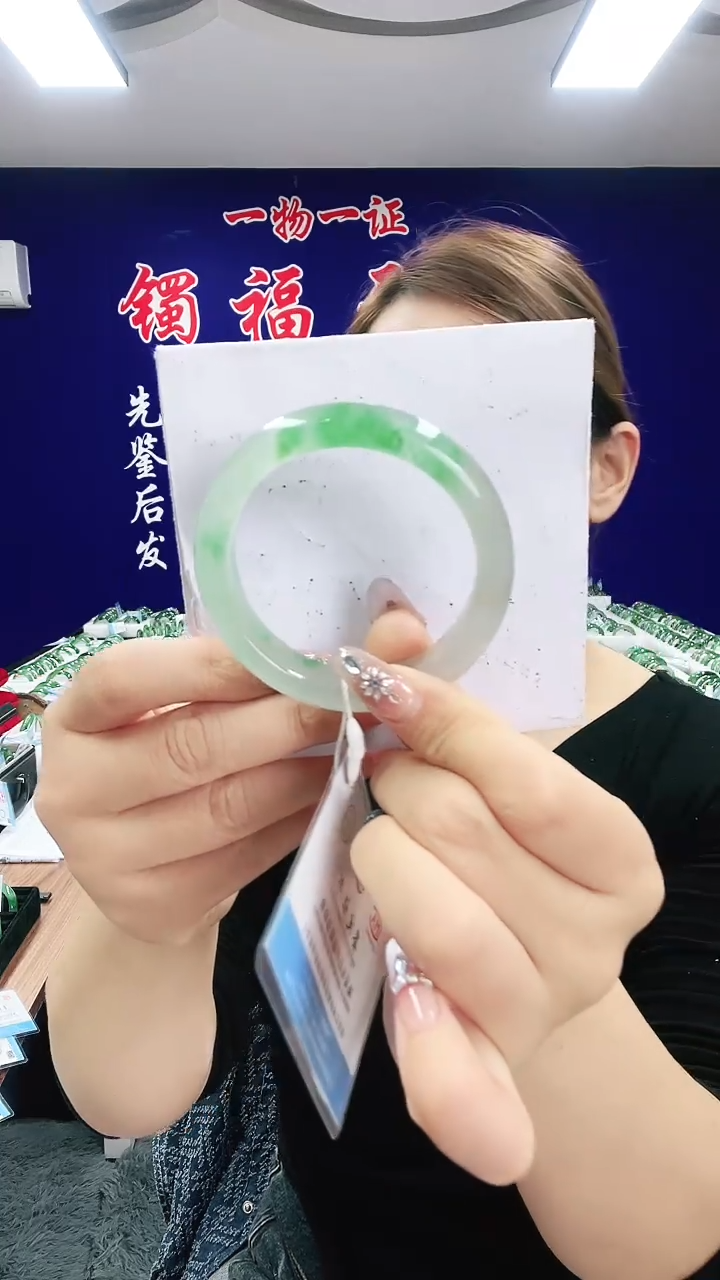 未镶嵌手镯石英质玉（非洲翠）1