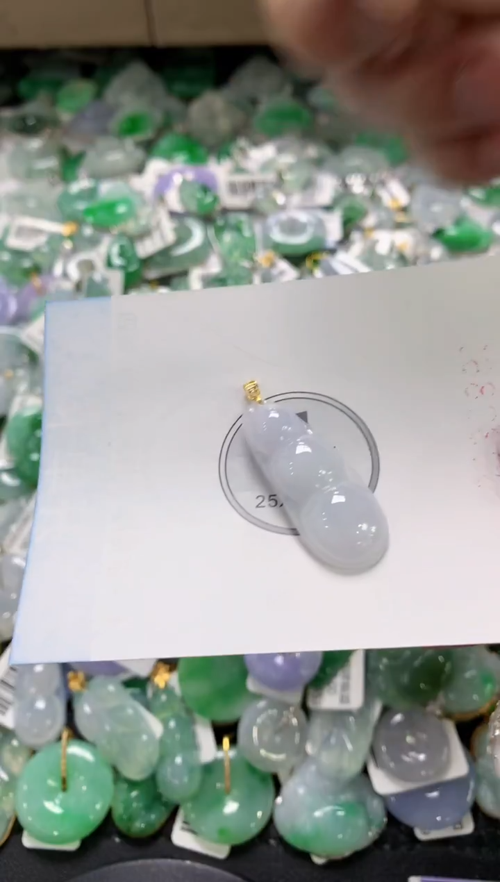 颈饰18K金镶嵌翡翠1111111111111111