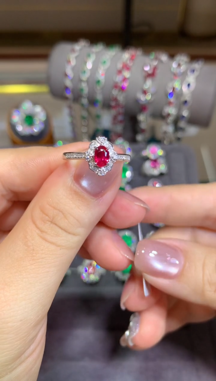 18K金镶嵌戒指红宝石0.56CT