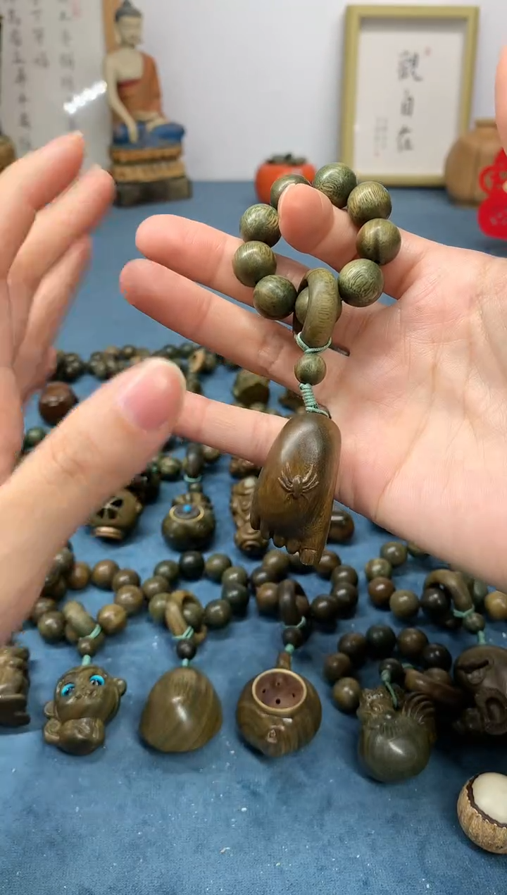 【闪购商品】维腊木（绿檀）把件知足常乐 盘玩件