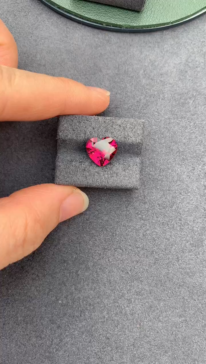 【闪购商品】石榴石裸石未镶嵌4.1ct镁铝榴石