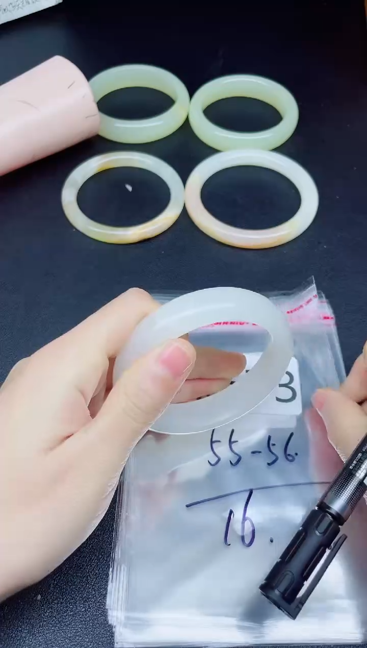未镶嵌手镯石英质玉673