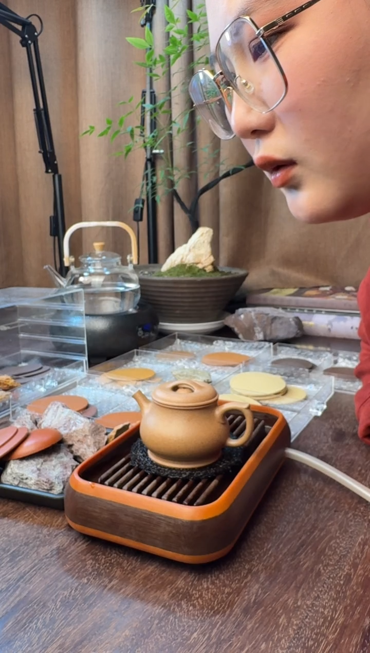 茶壶紫砂颂金-精工半手-老宕口桃花泥-容量：160CC