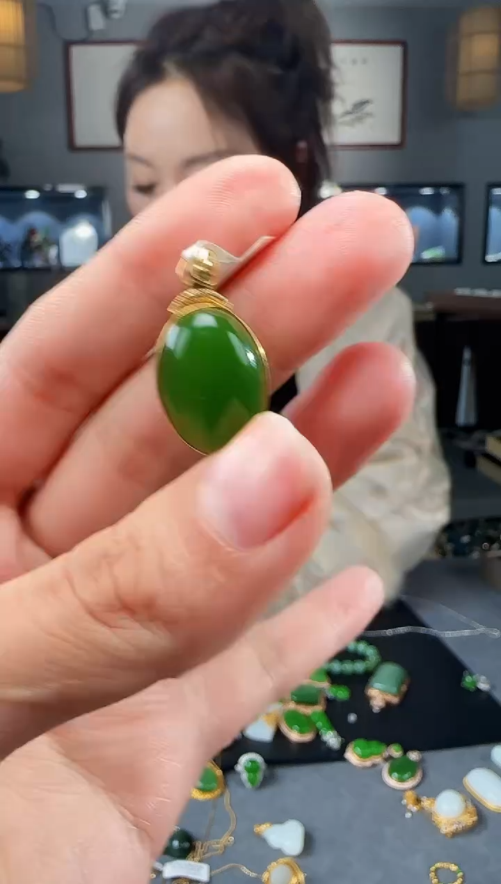 【闪购商品】和田玉吊坠(不含链)18K金镶嵌1